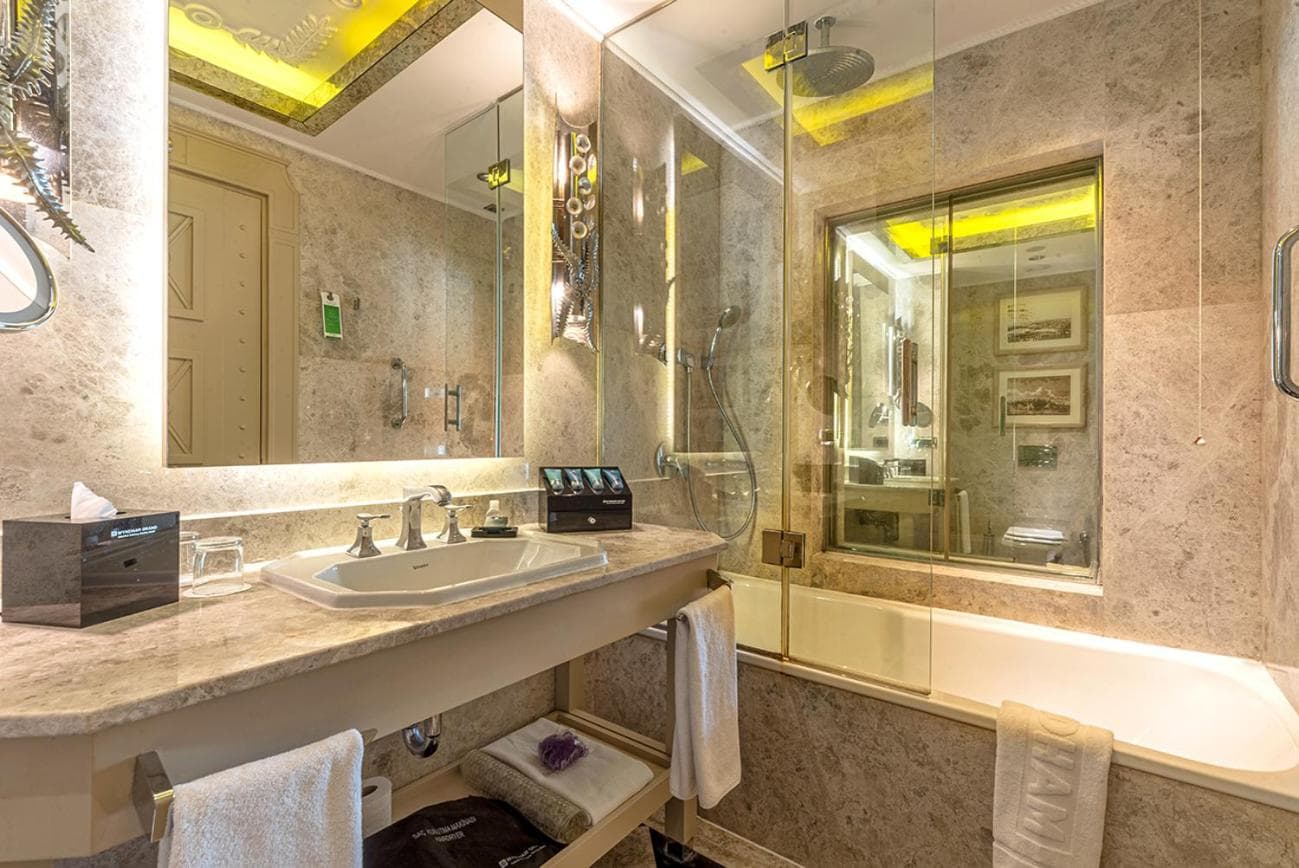 Wyndham Grand Istanbul Kalamış Marina Hotel