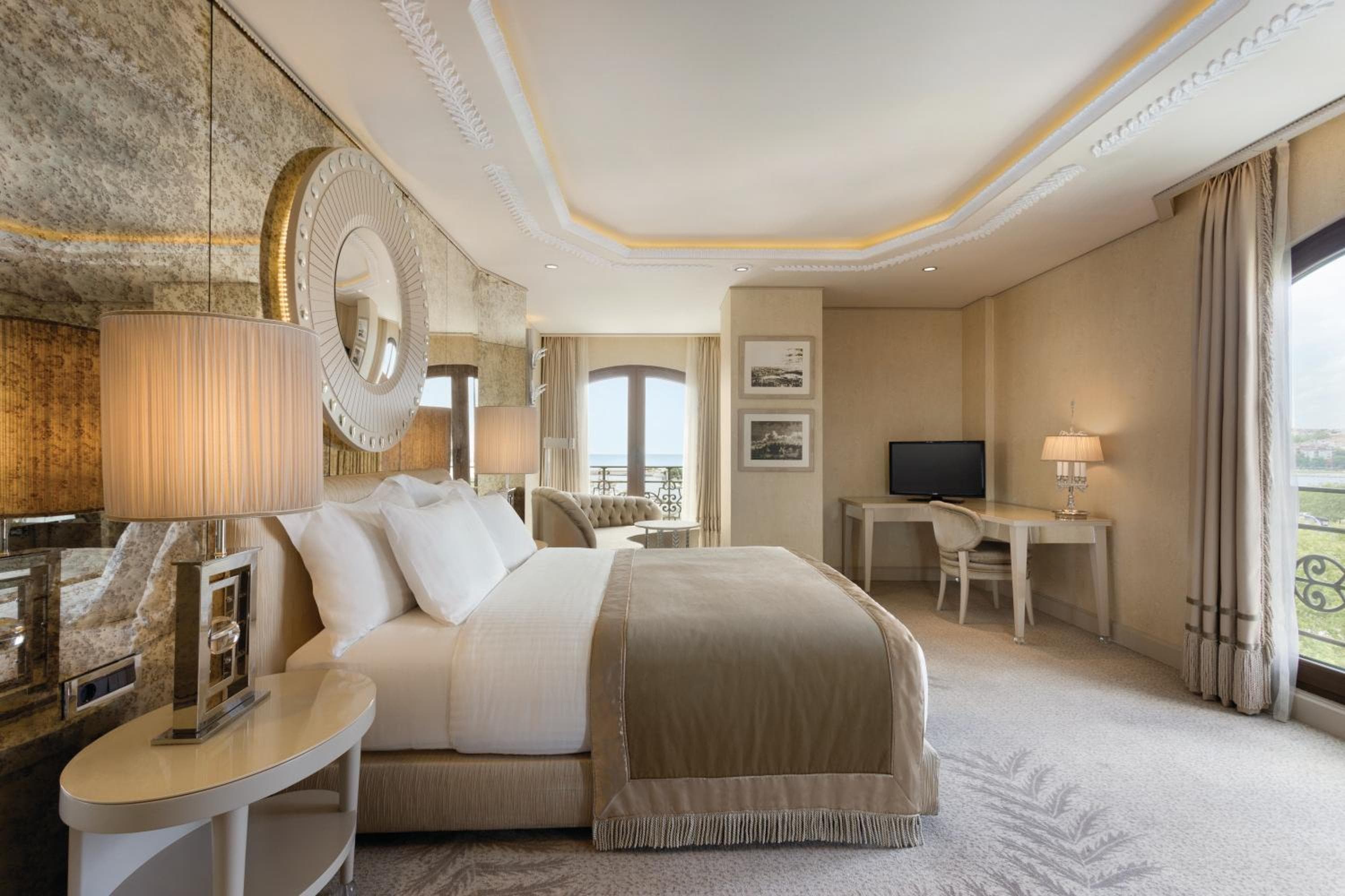 Wyndham Grand Istanbul Kalamış Marina Hotel